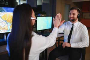 Descubra como o monitoramento de atendimentos em tempo real pode transformar a experiência do cliente, aumentando a eficiência e a qualidade do suporte nas empresas.
