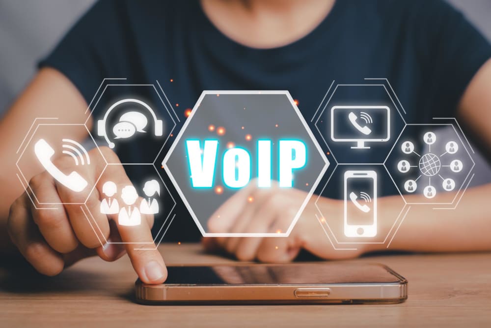 Descubra como o VoIP para WhatsApp pode transformar a comunicação empresarial, integrando canais, reduzindo custos e melhorando o atendimento ao cliente.